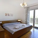 Spacious Flat With Terrace In