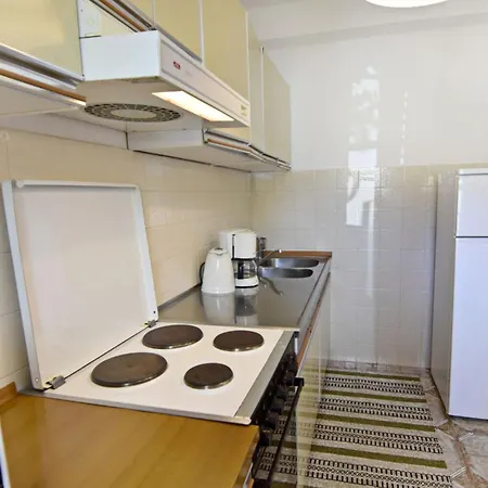 Spacious Flat With Terrace In Umag