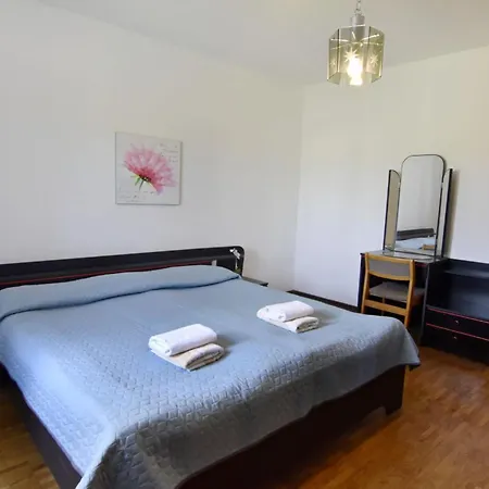 Spacious Flat With Terrace In