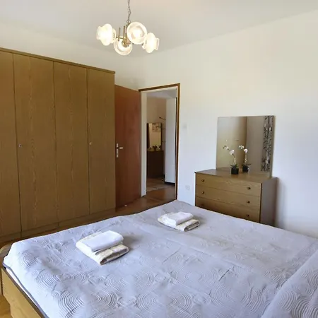 Spacious Flat With Terrace In Appartement Umag