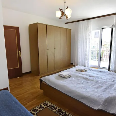 Spacious Flat With Terrace In