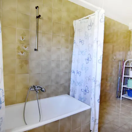 Spacious Flat With Terrace In