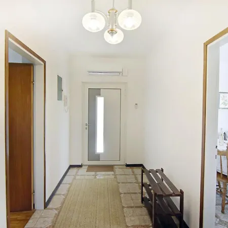 Spacious Flat With Terrace In Appartement