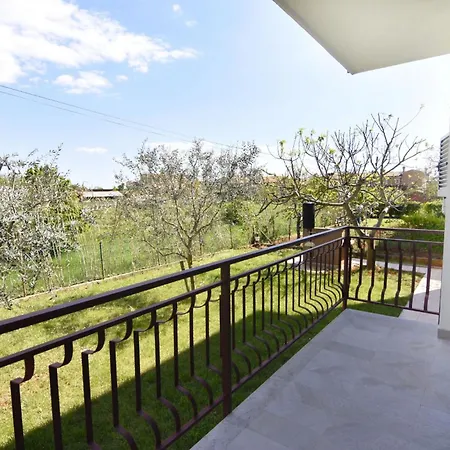 Spacious Flat With Terrace In * Umag