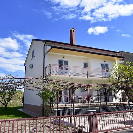 Apartamento Spacious Flat With Terrace In *