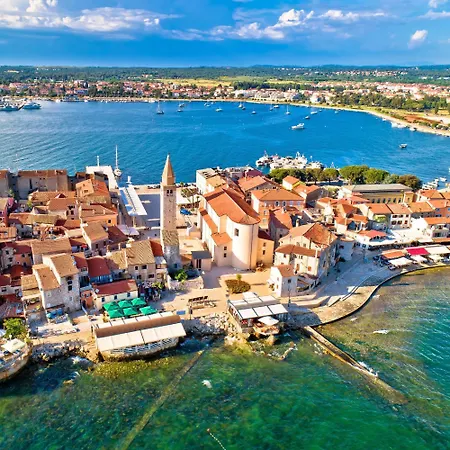 Spacious Flat With Terrace In * Umag