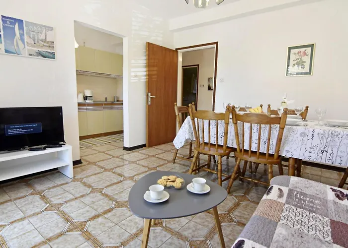 Daire Spacious Flat With Terrace In Umag