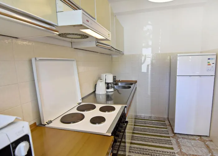 Spacious Flat With Terrace In Umag