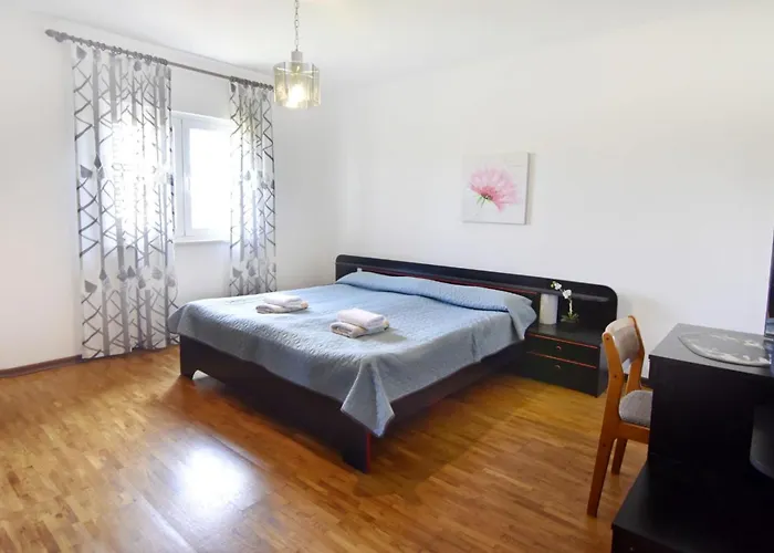 Spacious Flat With Terrace In Daire *