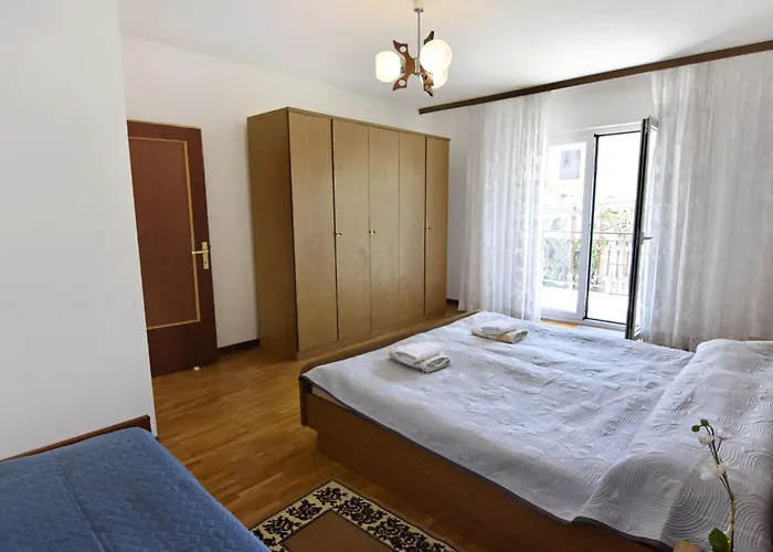 Spacious Flat With Terrace In