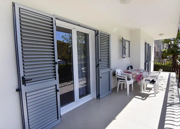 Spacious Flat With Terrace In *