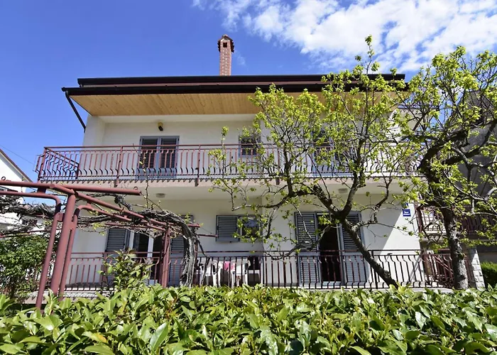 Spacious Flat With Terrace In Umag