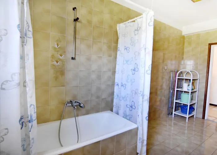 Spacious Flat With Terrace In