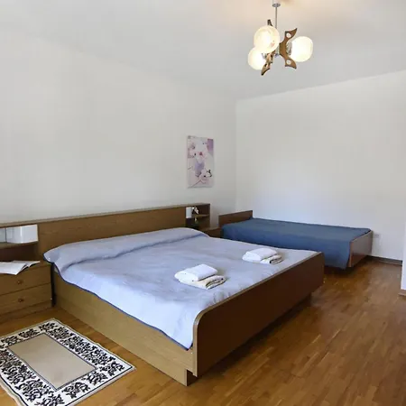 Spacious Flat With Terrace In Umag