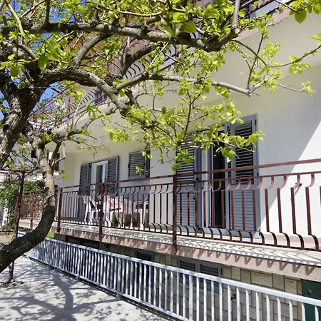 Spacious Flat With Terrace In Apartament Umag