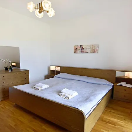 Spacious Flat With Terrace In *
