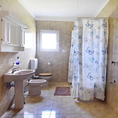 Apartament Spacious Flat With Terrace In