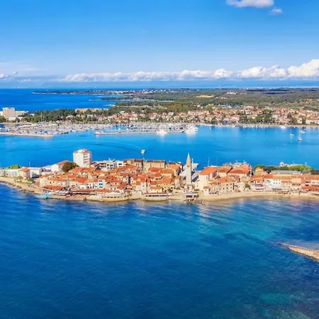 Spacious Flat With Terrace In Apartament Umag