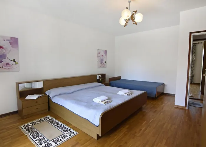 Spacious Flat With Terrace In Umag