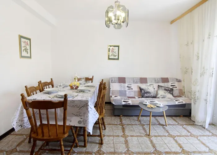 Spacious Flat With Terrace In Appartement *