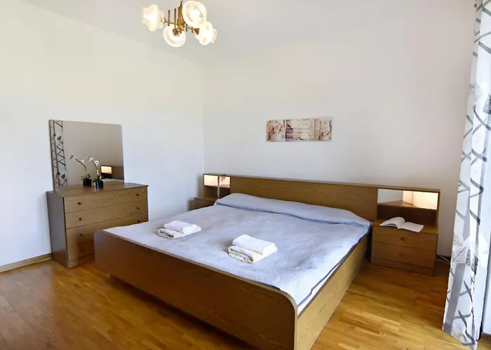 Spacious Flat With Terrace In *