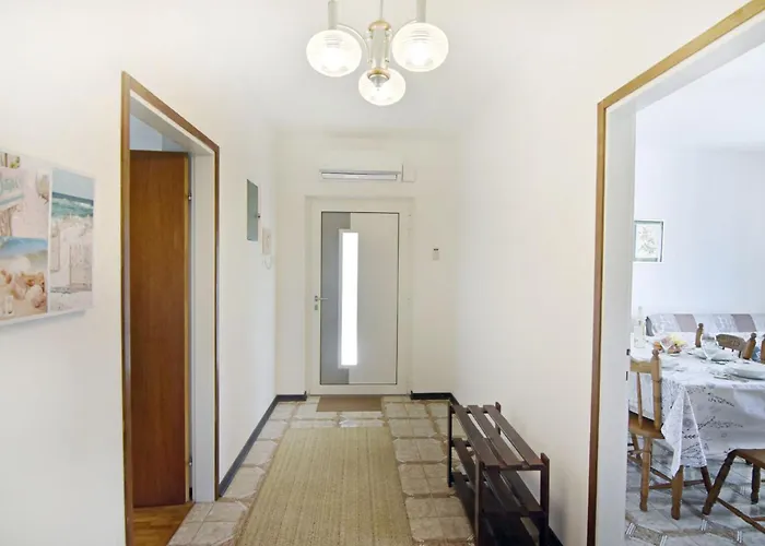 Spacious Flat With Terrace In Appartement