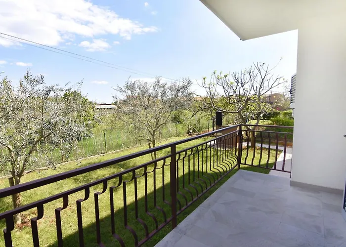 Spacious Flat With Terrace In * Umag