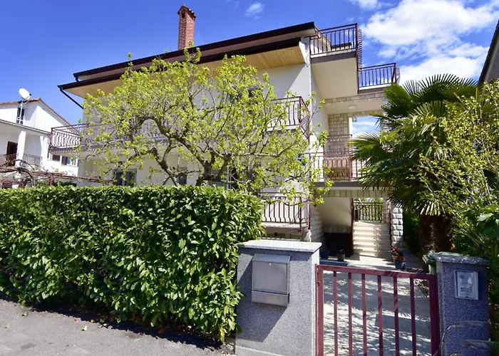 Spacious Flat With Terrace In